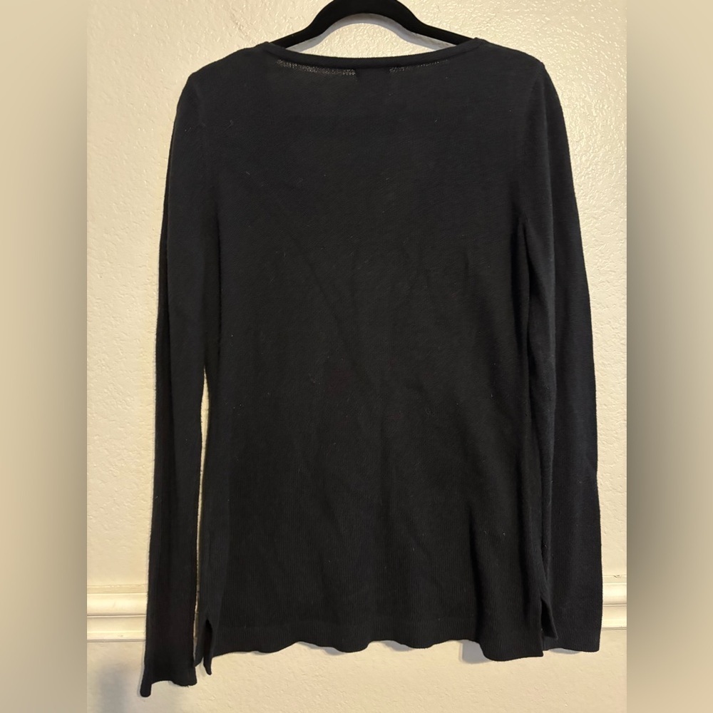 Old Navy women’s black v-neck sweater size M - Picture 2 of 4